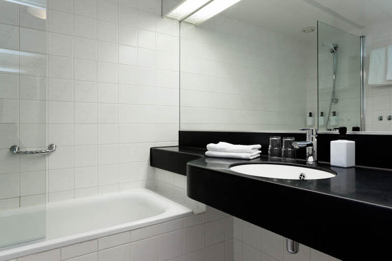 Scandic Kirkenes, Kirkenes, junior suite, bathroom