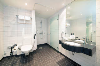Scandic Bakklandet, Trondheim, accessibility room, handicap room, bathroom