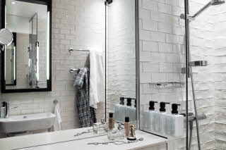 Standard room bathroom hotel Scandic Grand Central