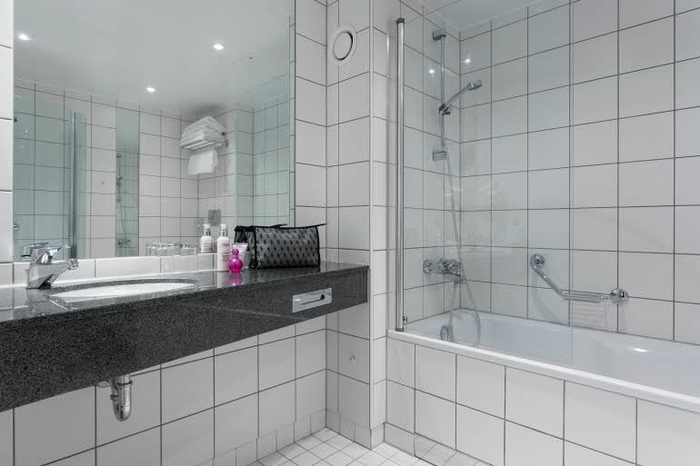 junior suite, bathroom