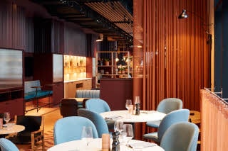 Restaurant round tables Scandic München Macherei