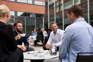 Festlokaler på Scandic Sydhavnen - drik jeres kaffe i vores atriumgård